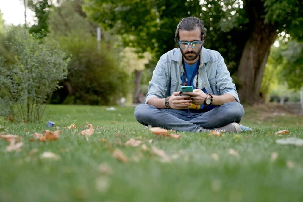 Mindfulness app helping with stress – lifestyle trends 2025